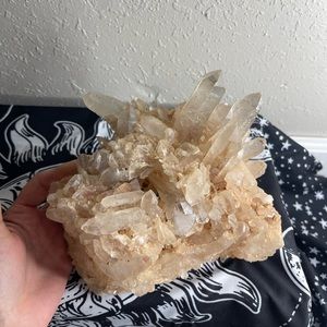 Large Quartz Cluster